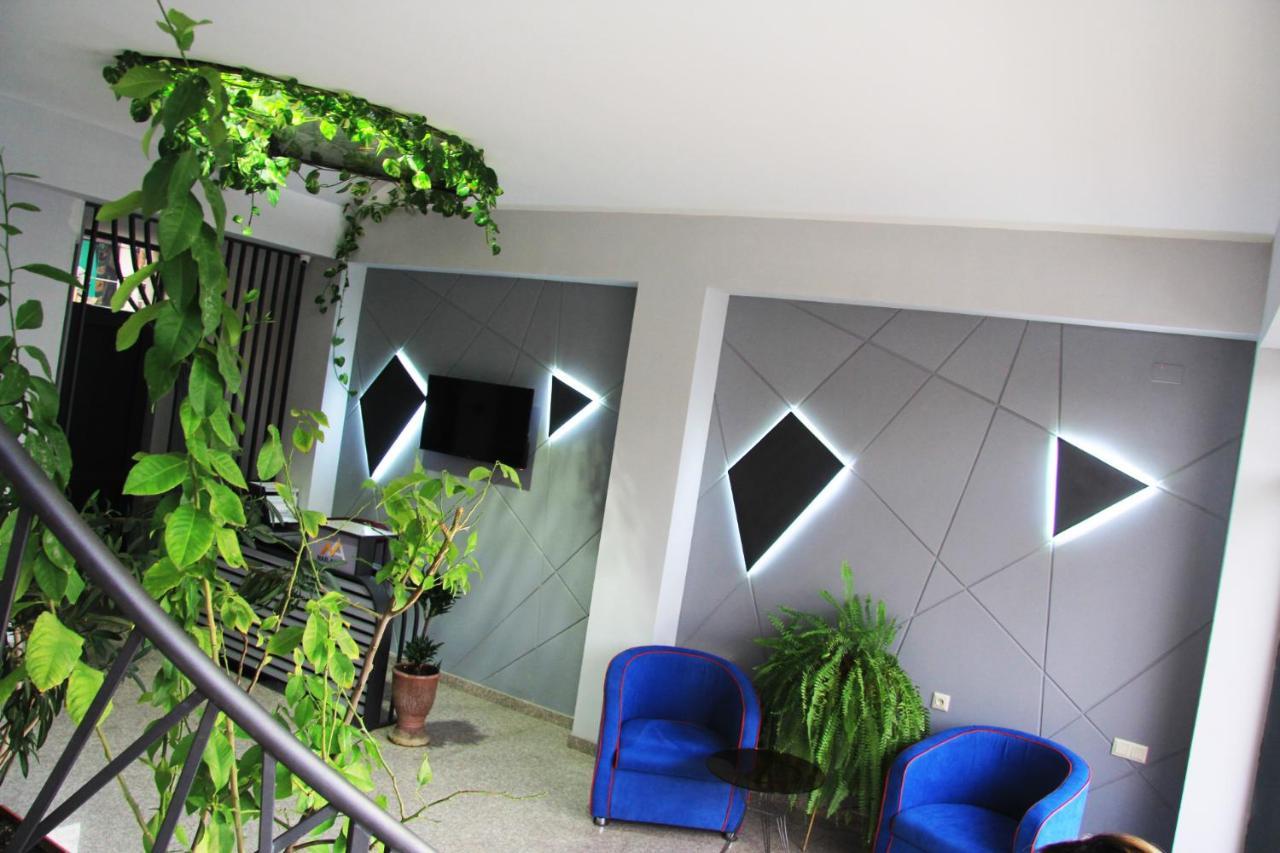 Nice Hotel Yerevan Bagian luar foto