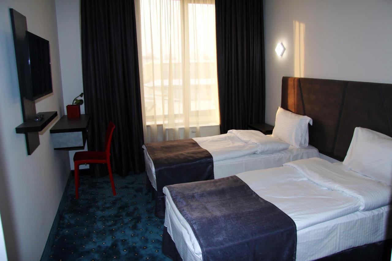 Nice Hotel Yerevan Bagian luar foto