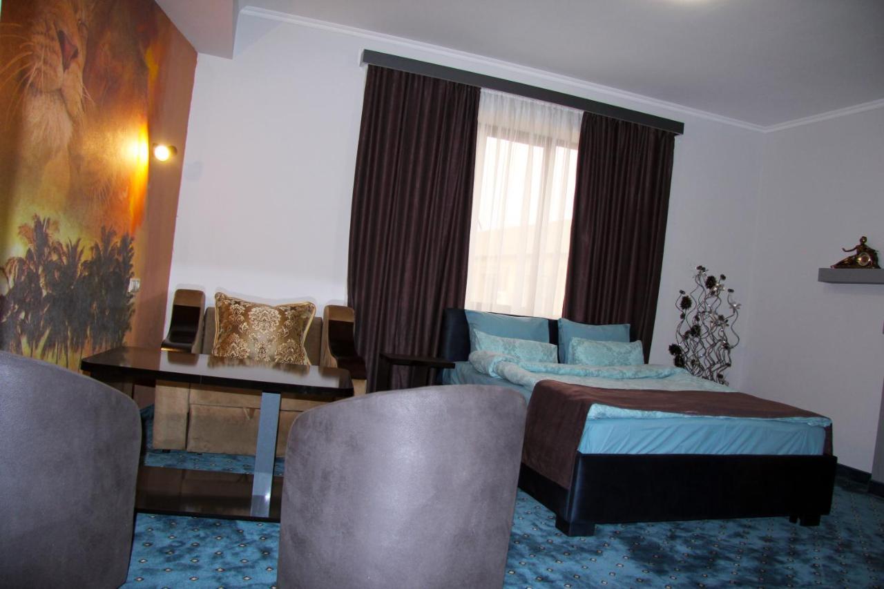 Nice Hotel Yerevan Bagian luar foto