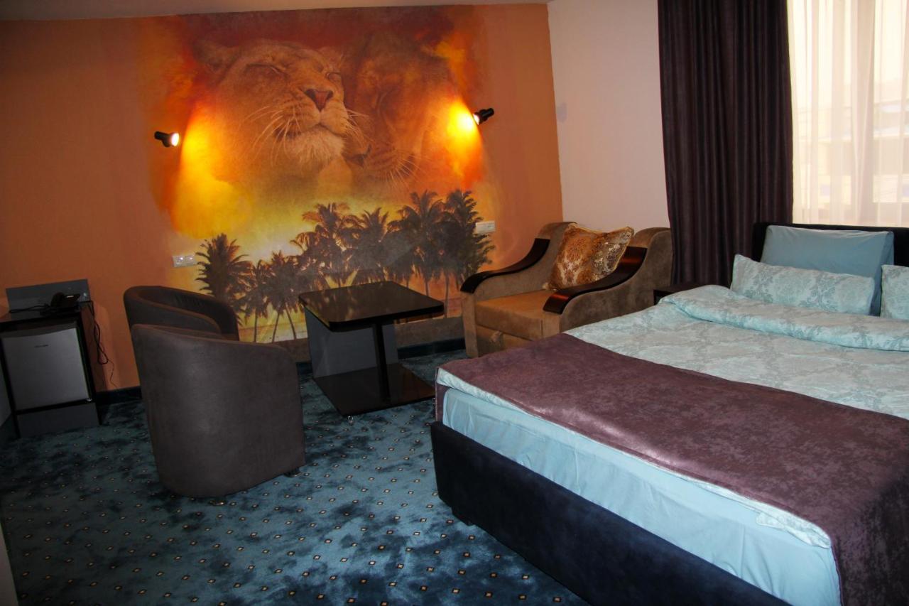 Nice Hotel Yerevan Bagian luar foto