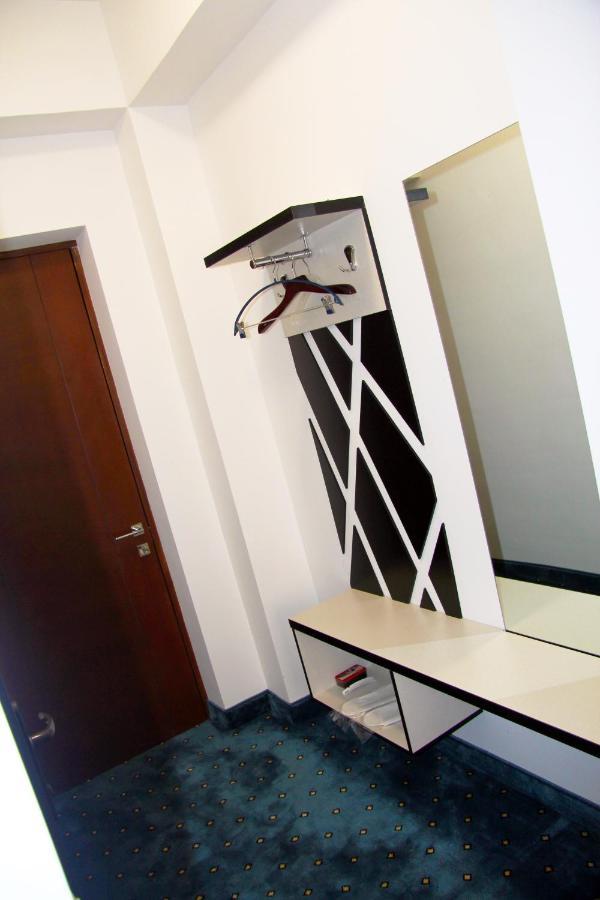 Nice Hotel Yerevan Bagian luar foto