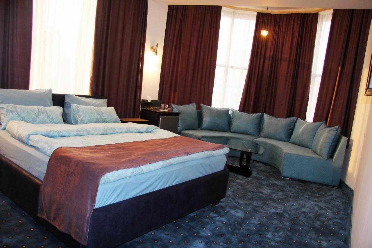Nice Hotel Yerevan Bagian luar foto
