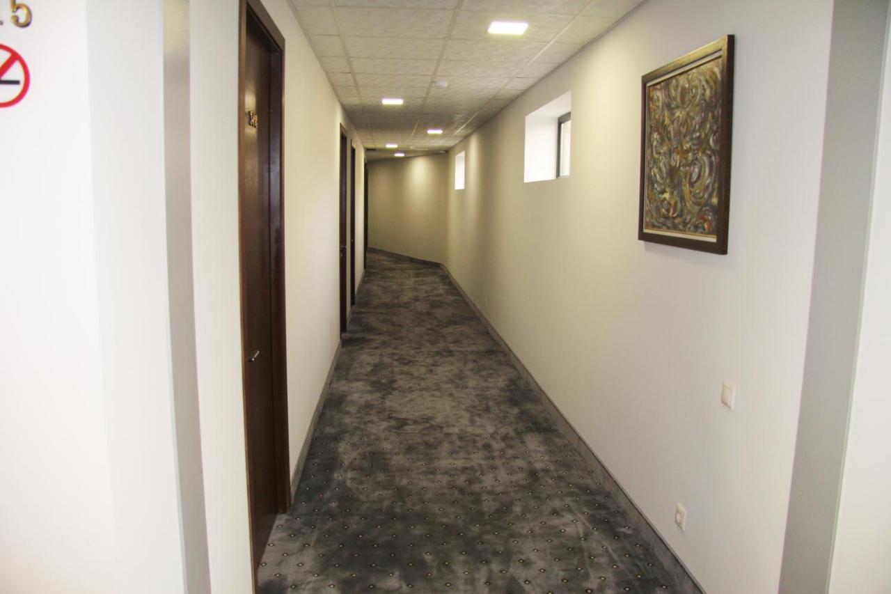 Nice Hotel Yerevan Bagian luar foto